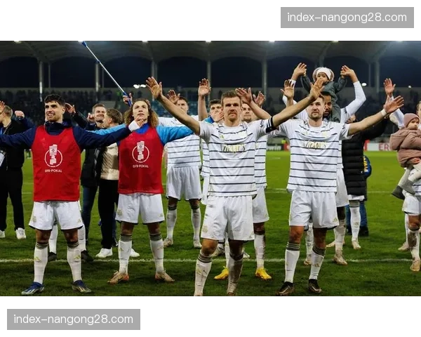 从数据看门兴防线崩盘：对阵法兰克福一役被对手利用转换进攻打入三球